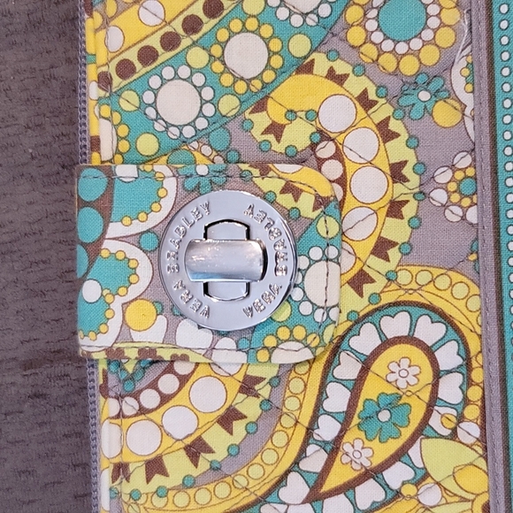 NWOT Vera Bradley Turn Lock Wallet Clutch Lemon Parfait Pattern - Picture 6 of 7